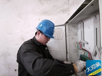 中牟县供电公司紧急处理故障 确保用户夏季安全用电